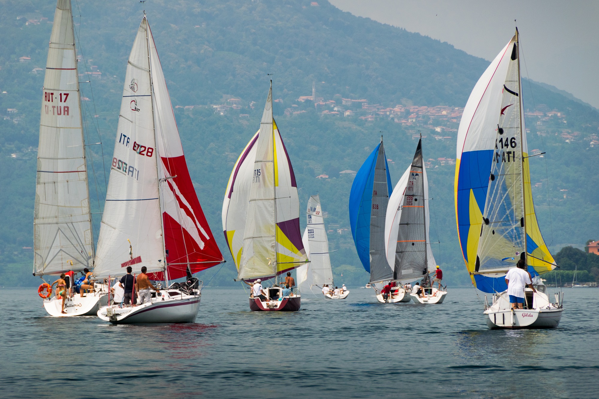 Barca a vela per team building sul Lago Maggiore