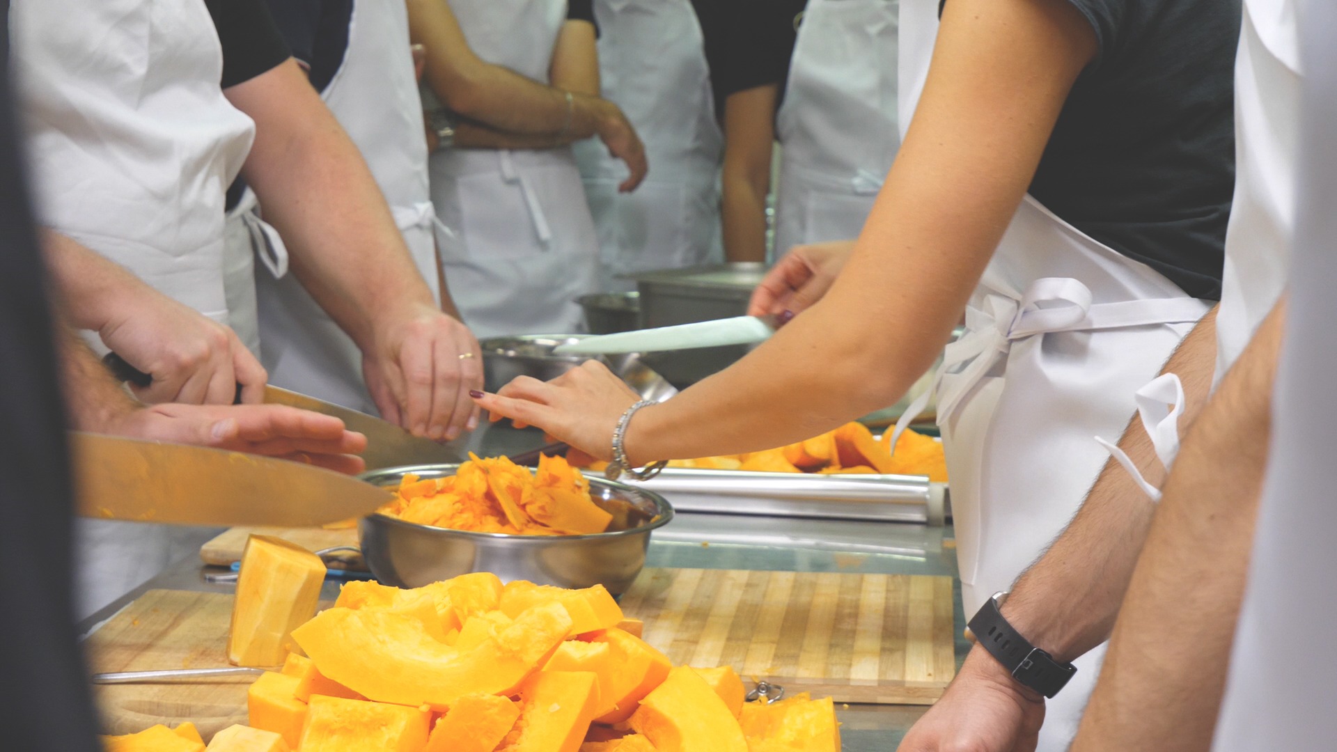 Cooking class per team building aziendale a Torino