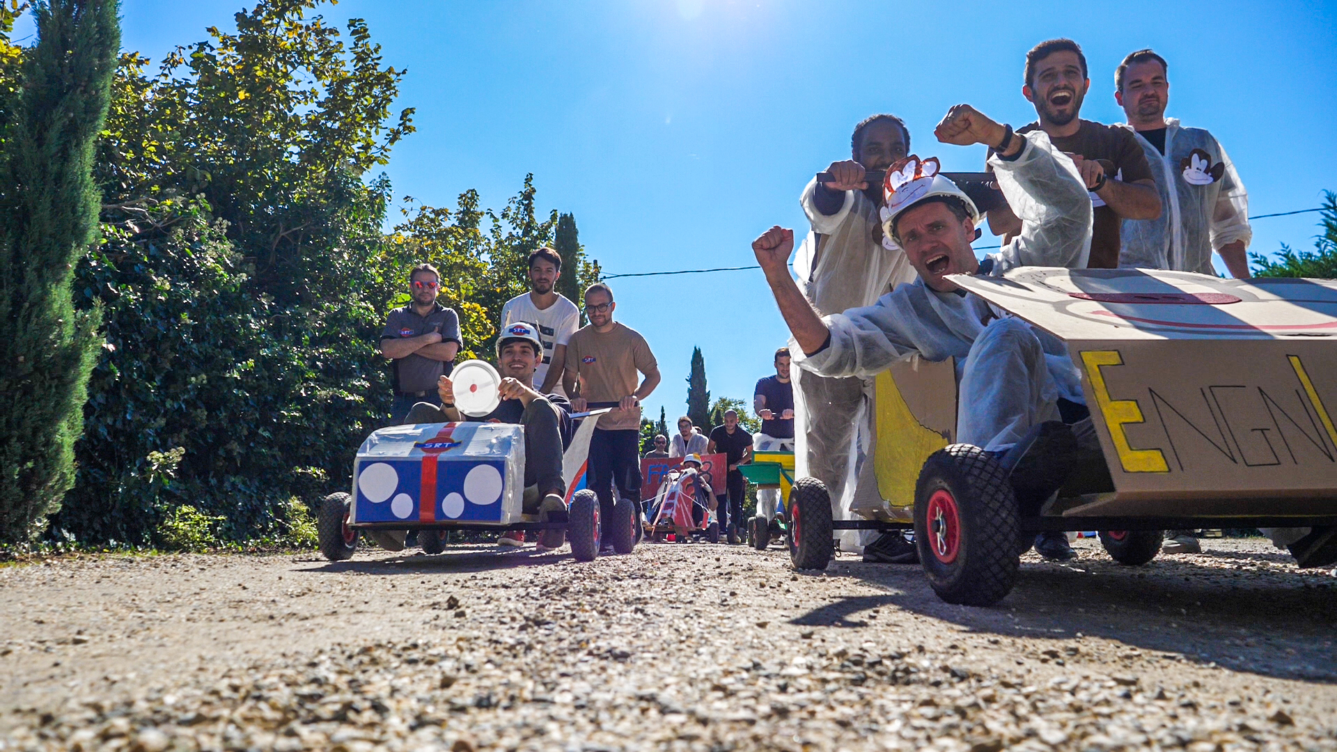 Team building Cartoon Race