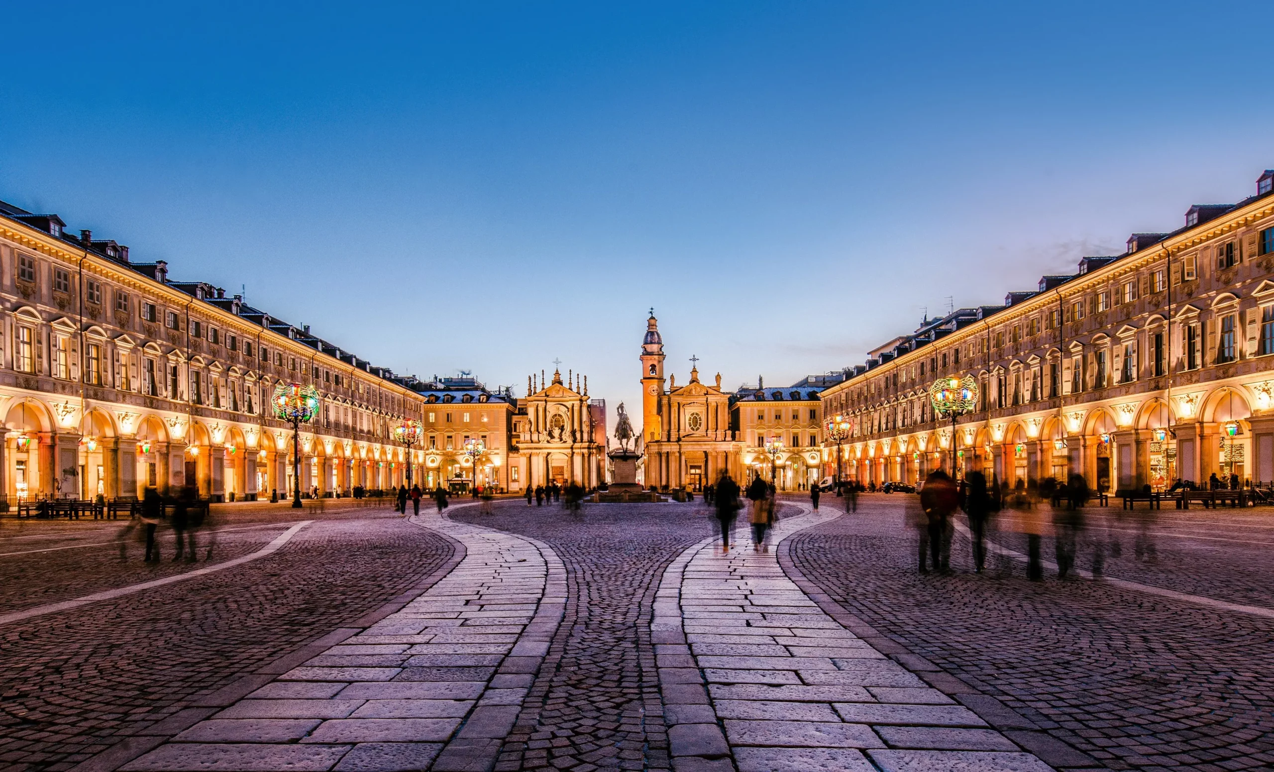 Team building a Torino