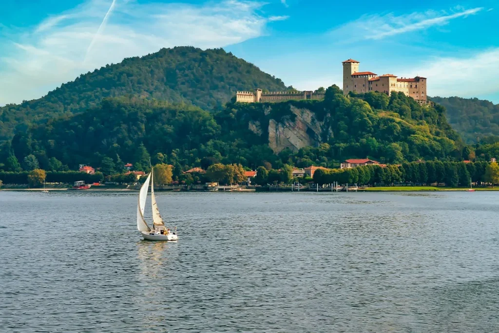 barca a vela lago maggiore 